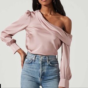 ASTR ELLEN DRAPED OFFSHOULDER LONG SLEEVE TOP